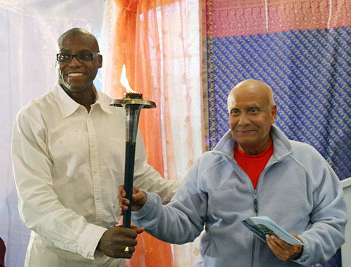 Carl Lewis with Sri Chinmoy